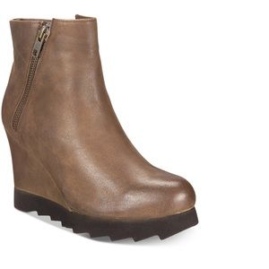 New Callisto Kiarra Platform Wedge Booties